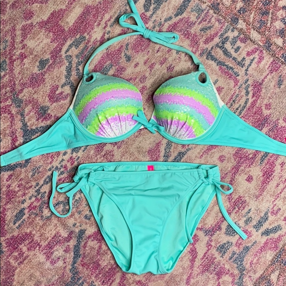 VS push-up bikini